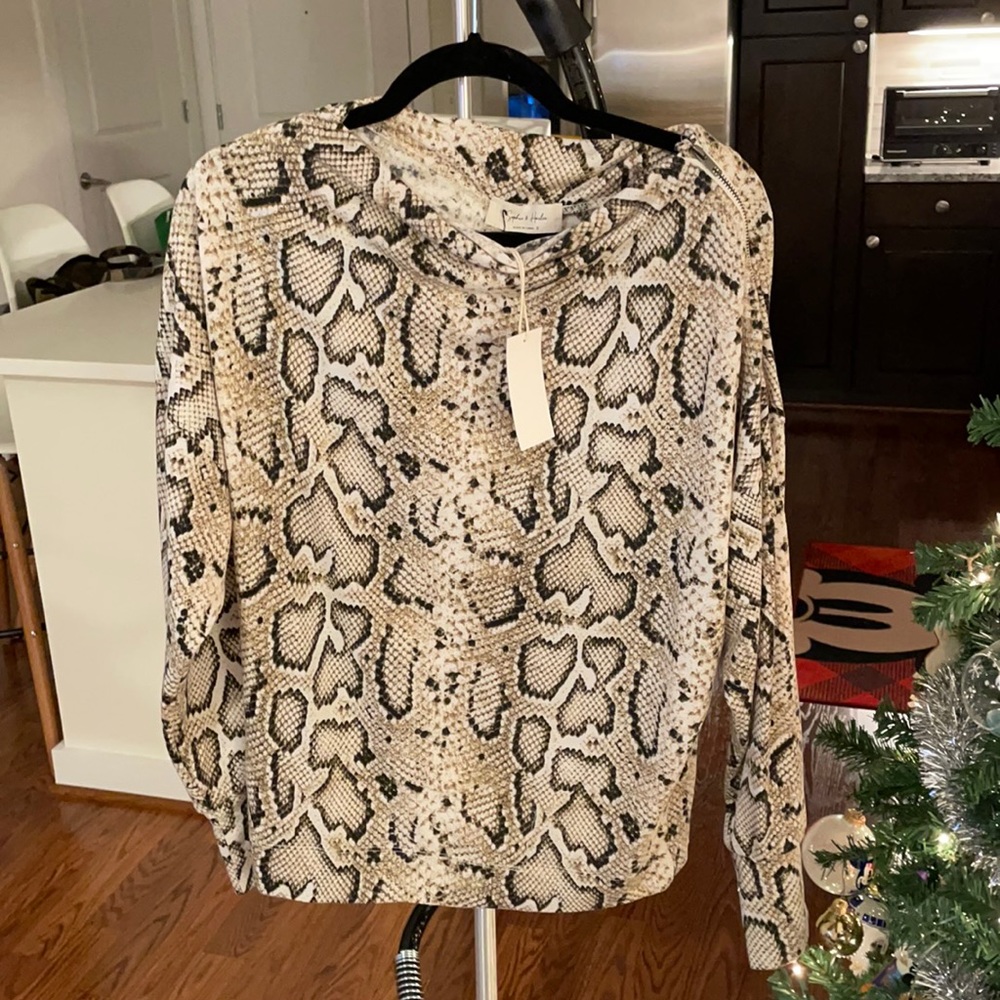 Brand new Sophie and hailee blouse size small